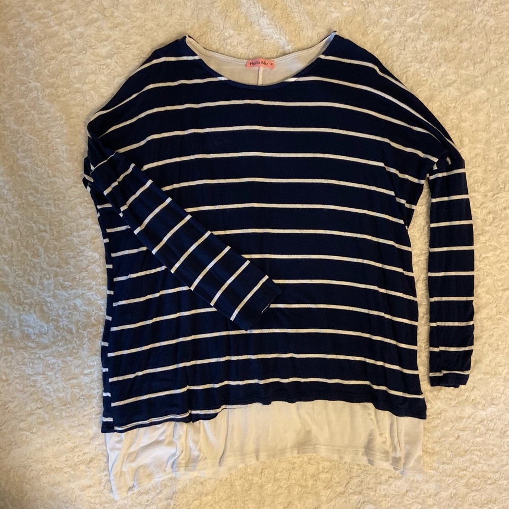 Dolman style nursing top. Size small.